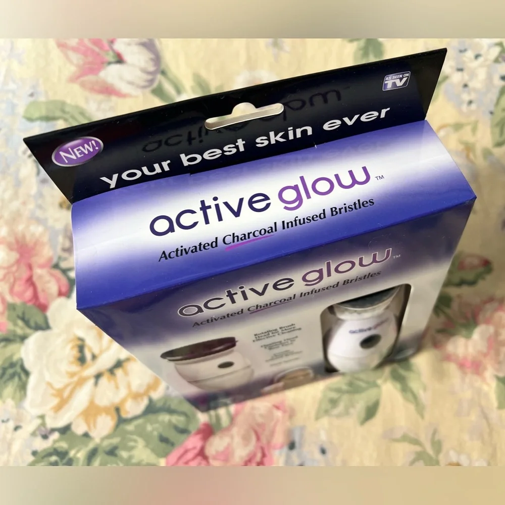 As Seen On TV Active Glow Makeup Brush - White and Purple